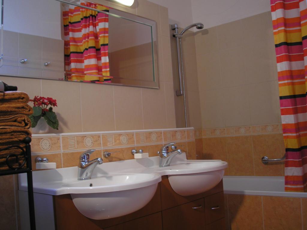 Vacation Apartment Up To 10 Bratislava Cameră foto