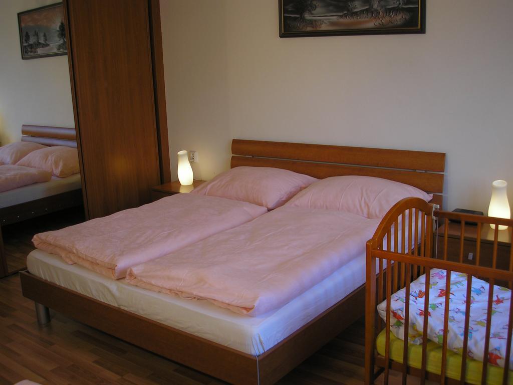 Vacation Apartment Up To 10 Bratislava Cameră foto