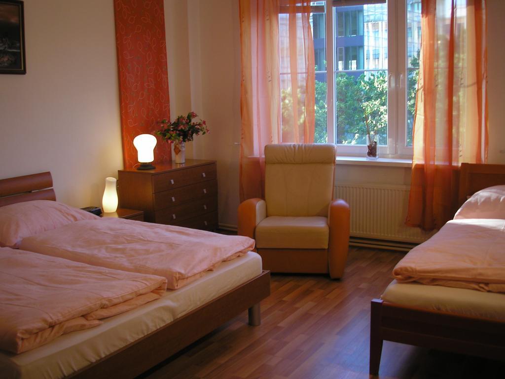 Vacation Apartment Up To 10 Bratislava Cameră foto